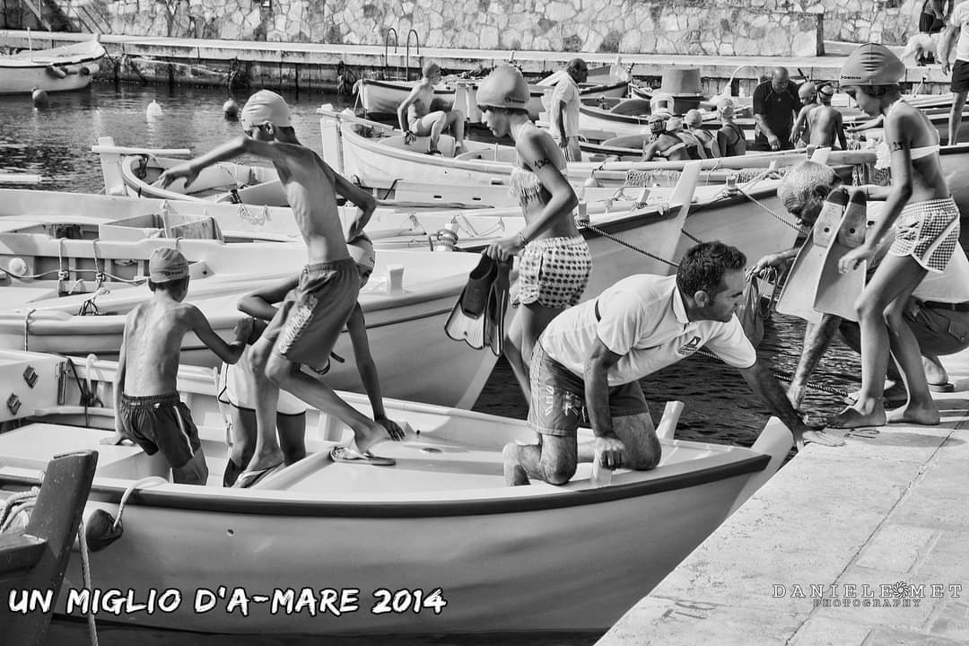 Escursione in barca, con i tipici gozzi nel Porto di Tricase