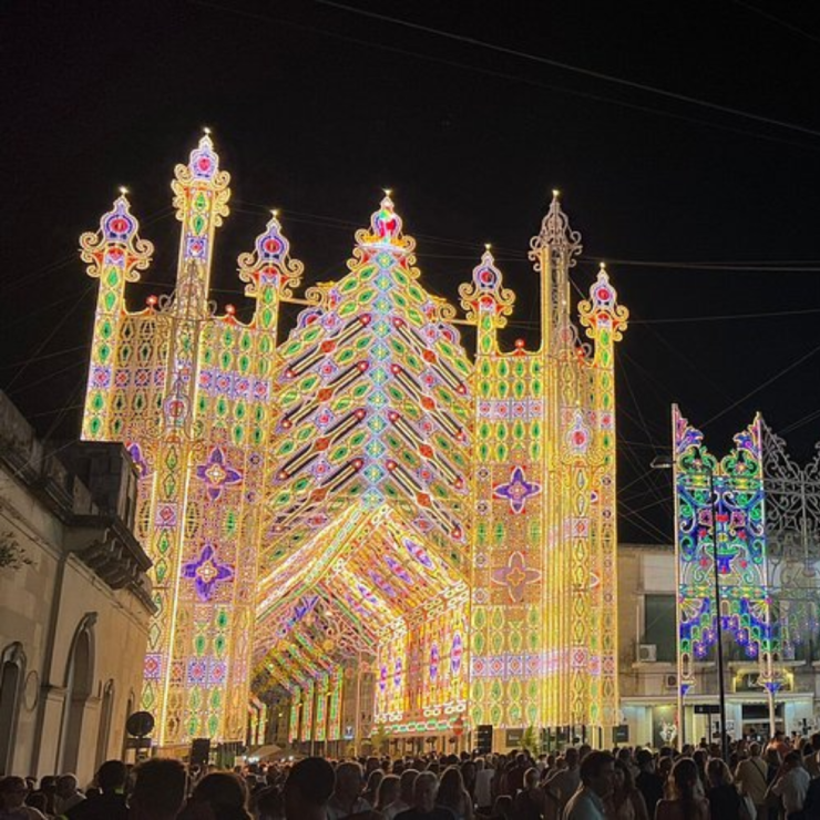 Viaggio nella capitale delle luminarie: la magia di Scorrano