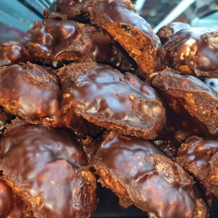 Il mustacciolo salentino: un’icona di cioccolato e spezie