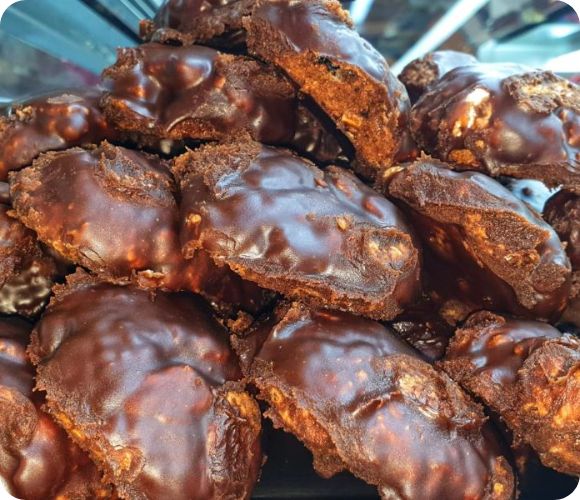 Il mustacciolo salentino: un’icona di cioccolato e spezie